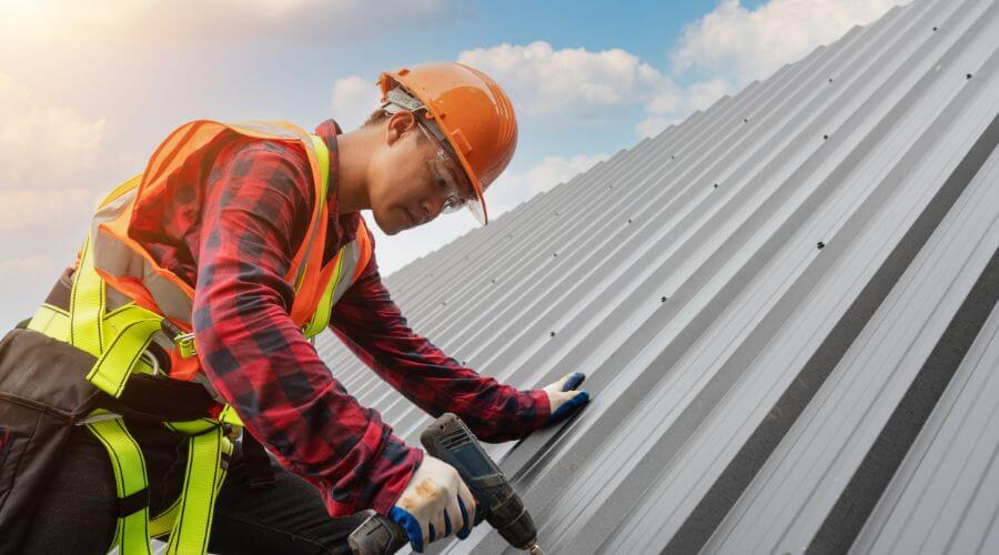 Professional Emergency Roof Repairs services in Moline, MI